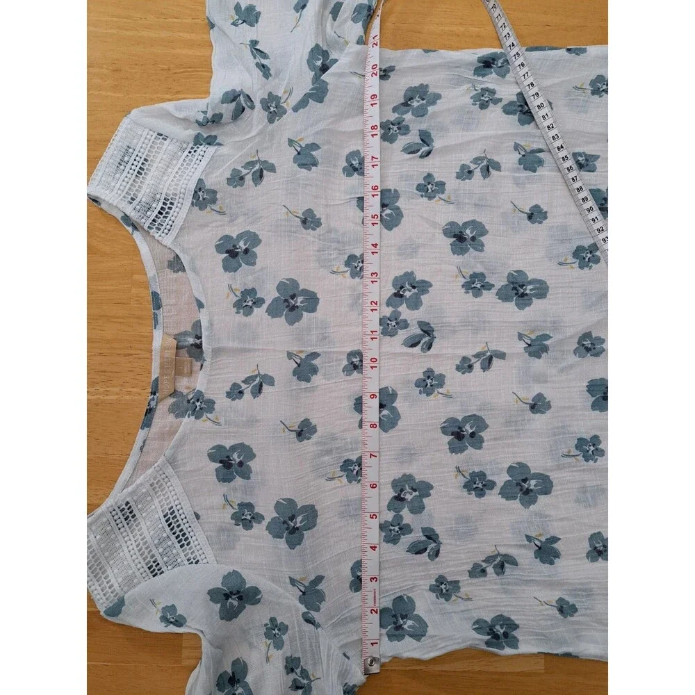Hope & Harlow Women's Scoop Neck White and Blue Floral Top w/ Lace Accent Size L - Picture 5 of 10